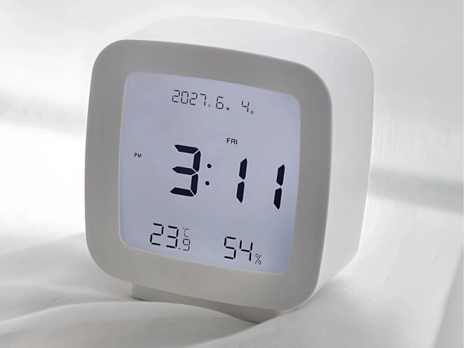 Budilica s funkcijom odgode i mjerenjem temperature i vlažnosti