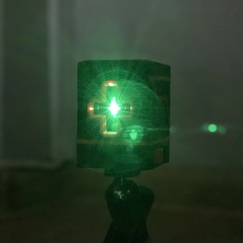 Laserska razina s zelenim križnim laserom