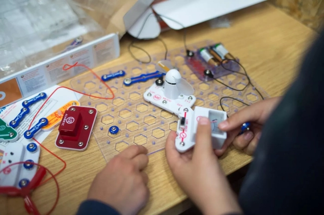 Elektronička građevna igračka Boffin I 100