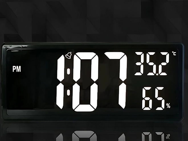 Digitalni sat s LED zaslonom i funkcijom mjerenja temperature i vlažnosti