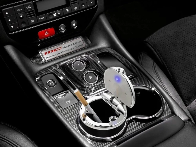 Pepeljara za auto s LED osvjetljenjem