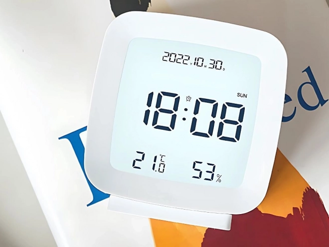 Budilica s funkcijom odgode i mjerenjem temperature i vlažnosti