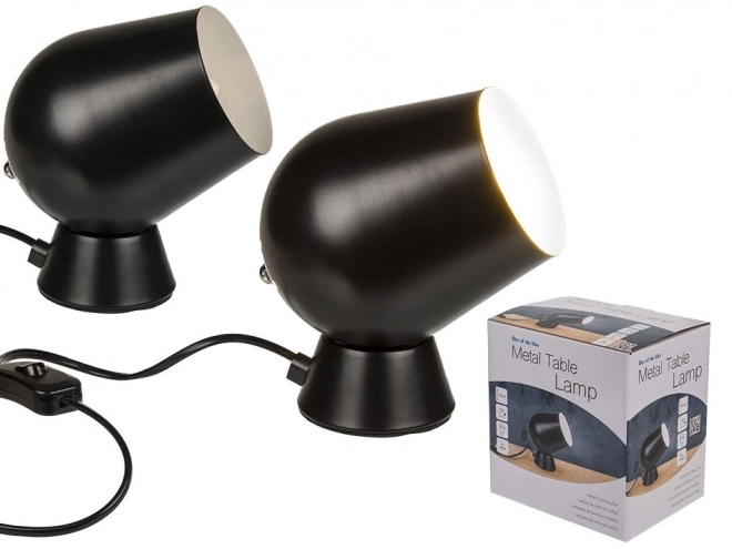 crna metalna stolna lampa