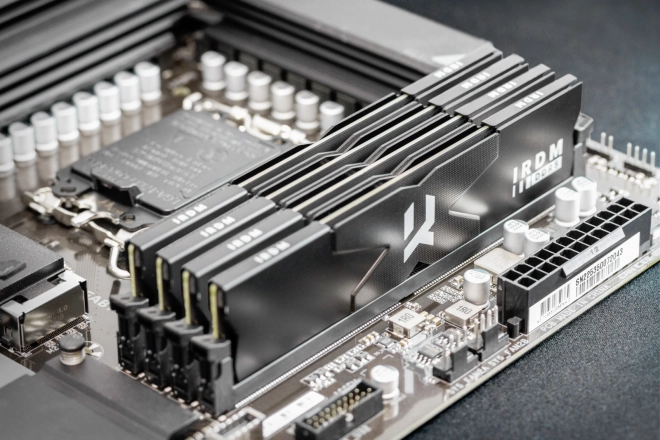 Memorija DDR5 64GB IRDM crna