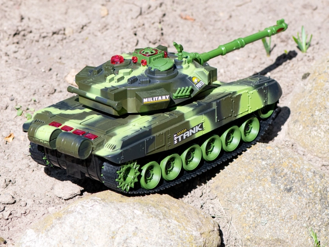 RC tenk na daljinsko upravljanje 2,4 GHz šumska kamuflaža