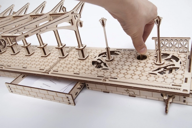 Ugears 3D zagonetka - Željeznička stanica 196 dijelova