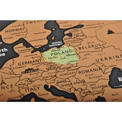 Svjetska karta za grebanje s zastavama i priborom