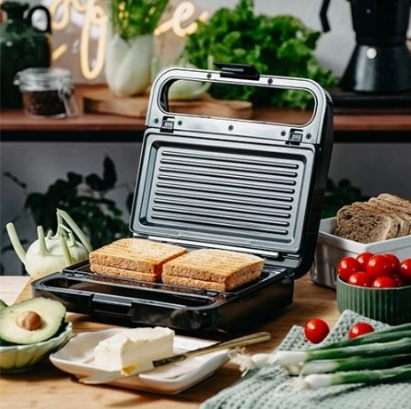 Adler Europe multifunkcionalni sendvič maker 2u1 crni