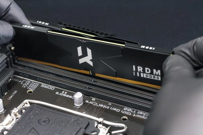 Memorija DDR5 64GB IRDM crna