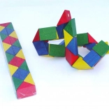 Drvena slagalica zmija u boji