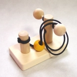 Zagonetka Skrivena kuglica – drveni logički rebus